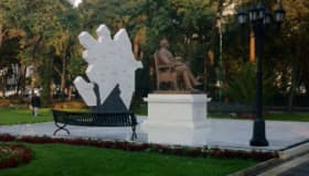 Tribunal desecha amparo para evitar retiro de estatua de Aliyev
