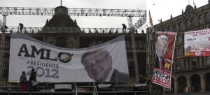 Espectaculares, lonas, volantes; lo que AMLO no reportó al IFE