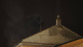 Primera fumata negra en El Vaticano; 'no habemus Papa'