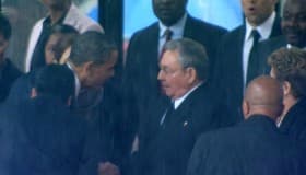 Video: Obama saluda a Raúl Castro durante el funeral a Mandela