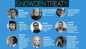 Apoya Snowden campaña de Chomsky y Stone para un tratado mundial de privacidad