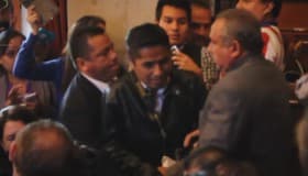 Intentan reprimir protesta frente a Duarte; "déjenlos expresarse", dice el gobernador 