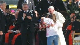 Papa a jóvenes: "No se dejen tratar como mercancía... Atrévanse a soñar"