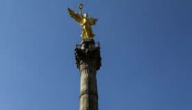 S&P recorta calificación de México con perspectiva negativa en plena crisis del Covid-19