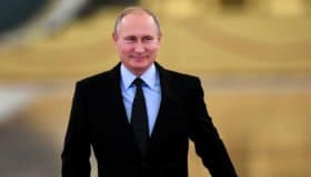 Kremlin cree que acusación contra ex asesores de Trump no involucran a Rusia