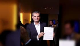 Ochoa Reza arremete contra “prietos” que dejan el PRI; lo tachan de racista y se disculpa