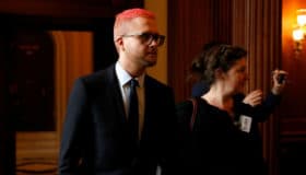 'Cambridge Analytica' cesa todas sus operaciones tras escándalo
