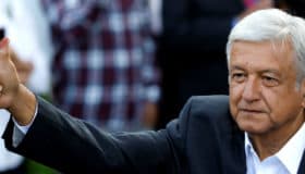 AMLO lidera primeras encuestas de salida; Meade admite derrota