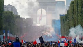 Salen franceses a la calles para festejar el título en el Mundial Rusia 2018 (Video)