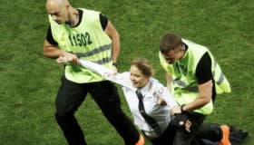 Pussy Riot no podrá ingresar a eventos deportivos por 3 años, tras irrumpir la final de la Copa del Mundo