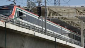 Comuneros interrumpen construcción tren México-Toluca; pérdidas ascienden a 10 mdp diarios: SCT
