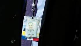 Tras amenaza de demanda por CNN, Casa Blanca restaura credenciales de Jim Acosta