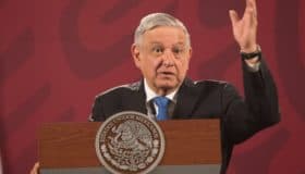 'Por fin se están quitando la máscara', responde AMLO a intelectuales