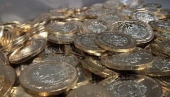 Peso mexicano se aprecia ante baja global del dólar