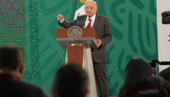 Aristegui en Vivo: Permiten las mañaneras; SFP archiva denuncia contra Sanjuana; quitan ‘blindaje’ a gobernador y más