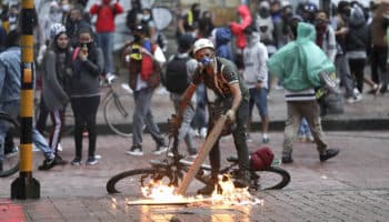 Convocan nuevas protestas en Colombia y denuncian casi mil casos de abuso policial durante marchas