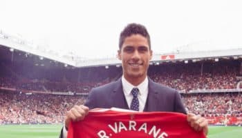 Firma Raphael Varane con Manchester United hasta el 2025 | Video