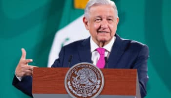 Pide AMLO a conservadores de México ‘salir del clóset’ | Entérate