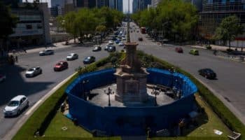 Protesta Calderón por el retiro de la estatua de Colón