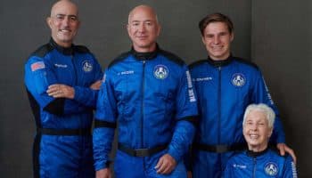 La NASA reconoce a Jeff Bezos y Richard Branson como astronautas | Video