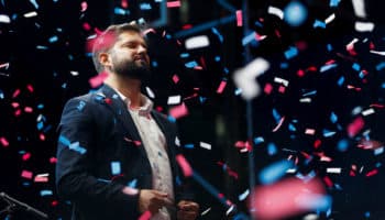 Boric: el presidente sin corbata