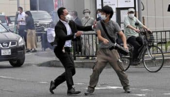 La policía japonesa admite fallos en la seguridad de Shinzo Abe; asesino 'eligió el arma más letal'