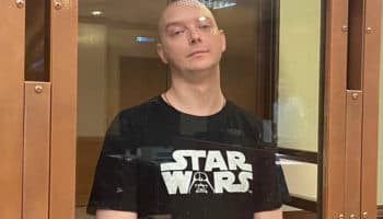 Fiscalía Rusa solicita condena de 24 años de prisión para periodista por alta traición y espionaje