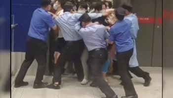 Clientes de Ikea en Shanghái intentan escapar mientras autoridades intentaban ponerlos en cuarentena