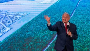 Expone AMLO con videos devastación de Calica y Xcaret | Entérate
