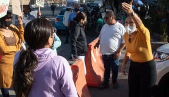 En medio de protestas abre el centro comercial Mítikah al sur de la CDMX