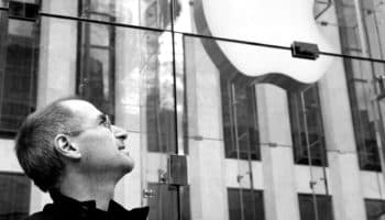Tim Cook y John Ternus homenajean a Steve Jobs en el 15 aniversario de su muerte