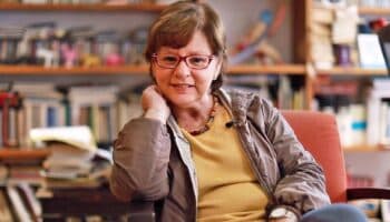 “Toda muerte, así como trae dolores y culpas, trae liberaciones”: Piedad Bonnett |Video
