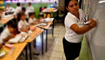 Informe muestra un panorama de los maestros en México: la mayoría considera que el sector público no cuenta con los recursos necesarios