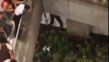 Reportan la caída de una persona del segundo piso de Plaza Las Antenas