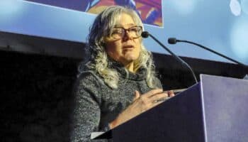 La mexicana Mónica B. Brozon gana el premio internacional Fiction Express