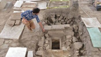 Descubren ofrenda de consagración en el Gran Basamento de Tlatelolco