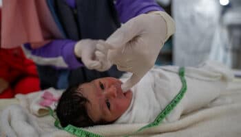 Advierten sobre el peligro que corren mujeres gazatíes al inducirse el parto | Video