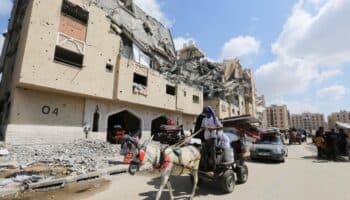 Las niñas de Gaza se cortan el pelo por falta de peines y productos de aseo