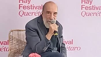“Vivimos tiempos turbulentos y lo que viene es desolador”: Raúl Zurita
