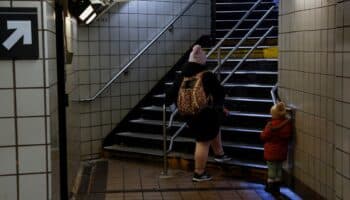 Ante amenazas por redadas, migrantes en NY sacan a los niños de las escuelas