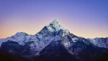 ¿Quieres escalar el Everest? Te decimos cuánto costará el permiso | Video