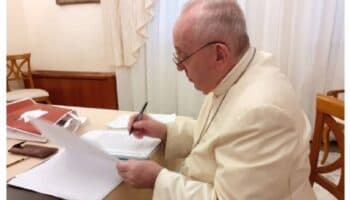 Francisco se convierte en el primer Papa en publicar su autobiografía