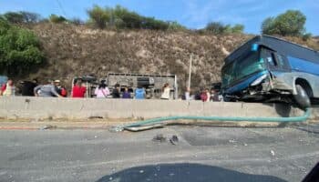 Carretera México-Querétaro | Choca autobús de pasajeros contra camión de carga
