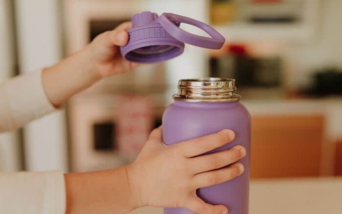 ¿Estás lavando bien tu termo? Este error común puede enfermarte