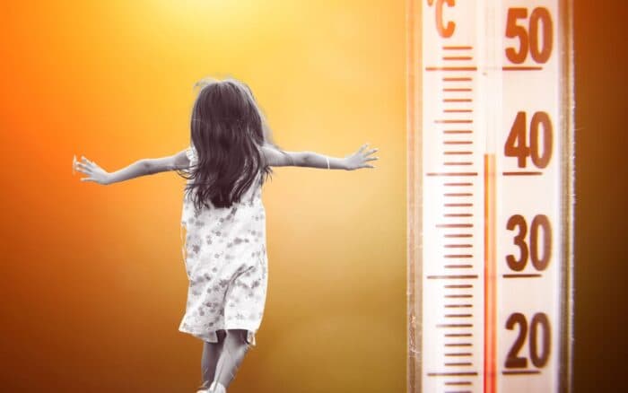 Niña de 9 años muere de calor en Texas; madre la dejó 8 horas en el auto