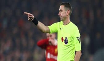 Dan a ex árbitro David Coote nueve meses de prisión suspendida | Video