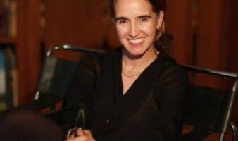 ‘Somos misterio’, la nueva novela de Lorea Canales cuestiona el sentido de la fe