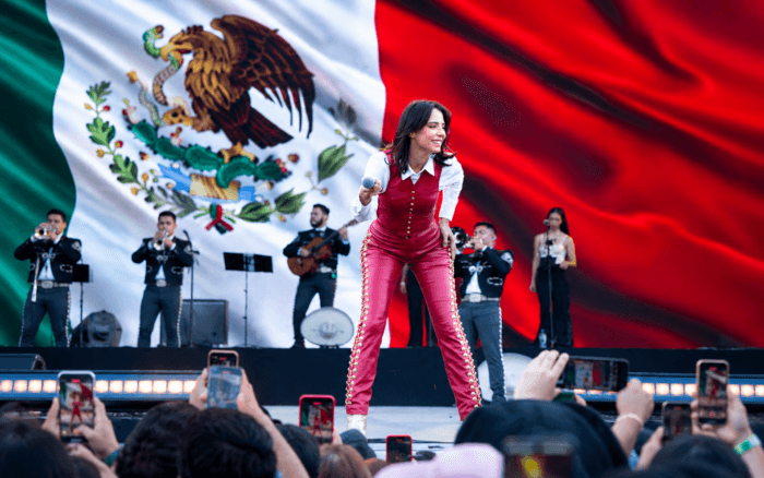 Majo Aguilar cantará el Himno Nacional en juego de la NFL en México