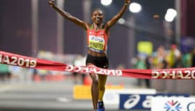 Doha 2019: Se impone Ruth Chepngetich en el maratón femenil | Video