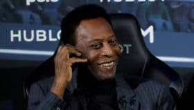 Sufre Pelé depresión por culpa de su precaria movilidad | Video